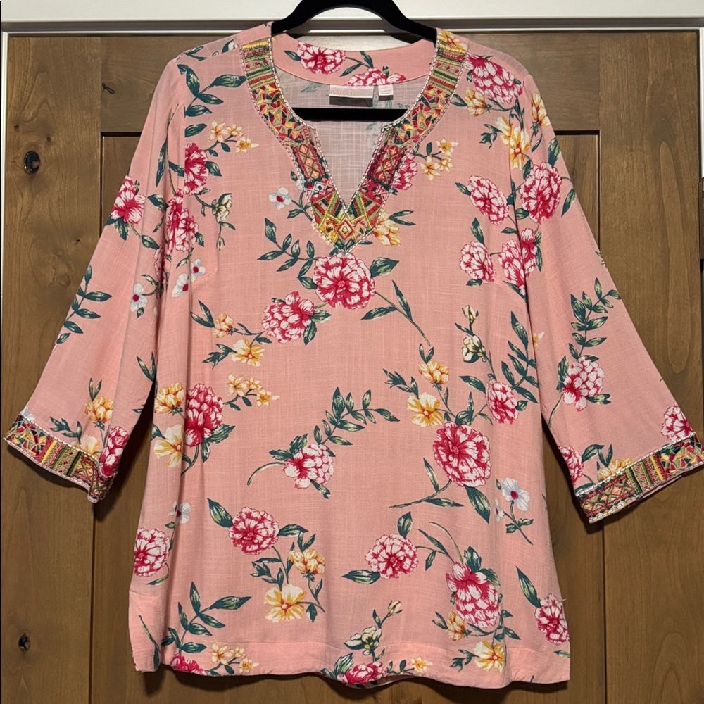 Belle by Kim Gravel blouse Womens S heavily embroidered cuffs and V neck Floral